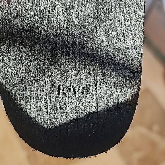 Teva women's like new flip flops size 7 - Picture 7 of 8